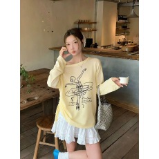 批发慵懒风薄款印花斜肩白色<b class='q'>长袖</b><b class='q'>T</b><b class='q'>恤</b>女夏季微透<b class='q'>宽松</b>显瘦罩衫百搭上衣