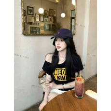 批发2026新款韩版纯欲斜领露肩字母印花<b class='q'>修身</b>辣妹T恤女上衣