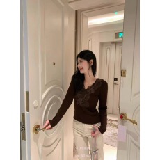 秋上新巨美法式温柔刺绣钩花修身上衣针织衫