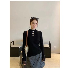 批发杏色半高领毛衣<b class='q'>打底衫</b>女内搭2026秋冬新款蕾丝木耳边针织上衣