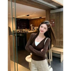 批发2026年秋冬磨毛季新款女装修身深<b class='q'>V领</b>长袖针织打底衫短款T恤