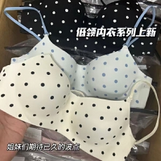批发低领一片式圆圆杯细闪肩带多种美背穿法小方领隐形俏皮波点内衣女