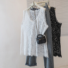 批发实拍<b class='q'>大码</b>女装新款法式镂空V领蕾丝背心高级感设计休闲内搭上衣.