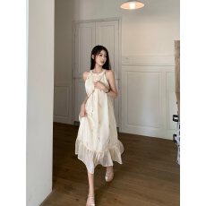 批发茶歇法式甜美碎花<b class='q'>连衣裙</b><b class='q'>女</b>早春温柔风设计感挂脖露肩无袖仙<b class='q'>女</b>裙子