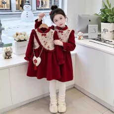 批发<b class='q'>女</b><b class='q'>童</b>中式国风改良旗袍<b class='q'>连衣裙</b>冬季2026新款儿童加绒红色拜年公主裙