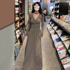 批发黑色长袖<b class='q'>连衣裙</b>子女装深秋初冬季2025新款韩系长裙入秋高级感穿搭