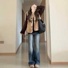 批发巨好看羊羔毛绒绒马甲背心女秋冬2025新款叠穿韩系保暖厚外套上衣