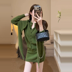 批发法式复古针织毛衣<b class='q'>连衣裙</b>子女装冬季2025年新款巨好看穿搭一整套装