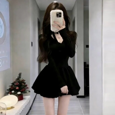 批发富家千金韩系穿搭黑色连衣裙子女2026<b class='q'>秋</b>冬新款收腰打底内搭小黑裙