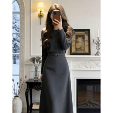 批发法式高级感灰色针织连衣裙子女<b class='q'>秋</b>冬2026春季新款收腰内搭气质长裙