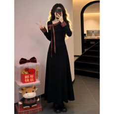 批发法式黑色针织<b class='q'>连衣裙</b>子女秋冬季2026新款巨好看高级感内搭收腰长裙