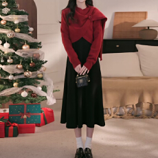 红色斗篷毛衣针织连衣裙子女秋冬季2025新款过年新年战袍拜年套装