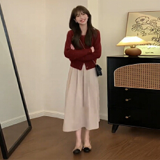 批发慵懒风新年红色毛衣女秋冬季2025年新款高级短款内搭针织开衫上衣