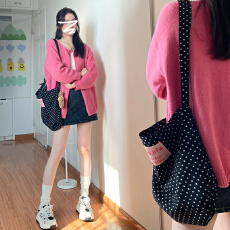 批发2025新款玫红色针织开衫外套女春秋薄款小香风毛衣早秋慵懒风上衣