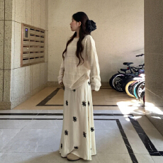 批发早秋巨好看的两件套女2026新款慵懒风韩系针织上衣印花半身裙套装