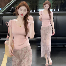 批发2026新款明媚出游穿搭粉色系套装裙子夏季修身显瘦碎花长裙两件套