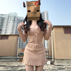 批发法式咖色长袖针织<b class='q'>连衣裙</b>子女秋冬季2026新款纯欲风高级感收腰短裙