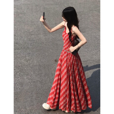 批发法式红色<b class='q'>条纹</b>吊带<b class='q'>连衣裙</b>子女夏季2026新款巨好看海边度假收腰长裙