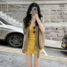 批发2026新款黄色吊带背心连衣裙子套装女<b class='q'>夏</b>季韩系独特漂亮一整套短裙
