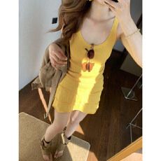 批发2026新款黄色吊带背心连衣裙子套装女<b class='q'>夏</b>季韩系独特漂亮一整套短裙