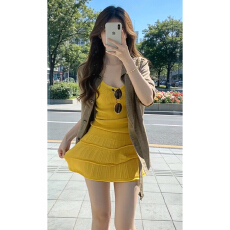 批发2026新款黄色吊带背心连衣裙子套装女<b class='q'>夏</b>季韩系独特漂亮一整套短裙