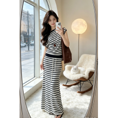 法式淑女气质一字领条纹针织衫夏季新款轻奢炸街高腰半身裙两件套