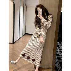 批发休闲气质杏色长袖<b class='q'>条纹</b>上衣<b class='q'>半身裙</b>两件套女士收腰高级感漂亮一整套