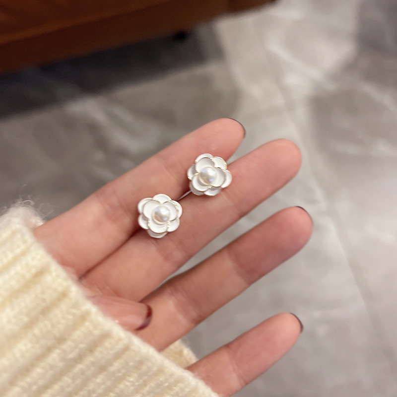 CX13419# 最便宜饰品批发 轻奢小众森系超仙百搭气质白色山茶花耳钉女时尚网红同款花朵耳环