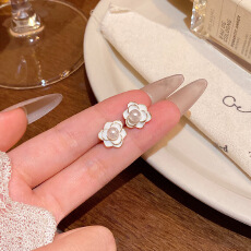 批发韩系甜美时尚气质山茶花耳钉女轻奢小众高级感简约花朵耳环耳饰品