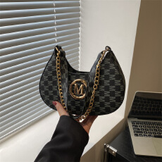 批发跨境<b class='q'>时尚</b>印花高级感月牙单肩包女士2025 新款潮法棍腋下女包批发