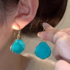 批发优雅气质不规则几何形经典湖蓝水晶耳环女轻奢小众高级感耳钉耳饰