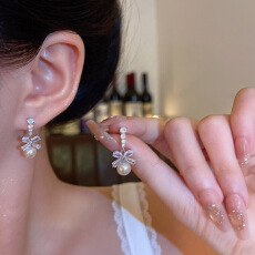 批发轻奢小众高级感超闪锆石蝴蝶结耳环韩系甜美时尚百搭珍珠耳钉耳饰