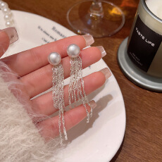 批发波光粼粼长款流苏耳环女轻奢小众高级感方圆脸珍珠耳钉网红耳饰品