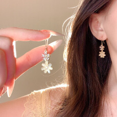 批发轻奢小众高级感猫眼石花朵耳环女精致微镶锆石小雏菊耳钉网红耳饰