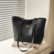 批发2025潮韩版跨境简约休闲托特包时尚通勤单肩包小众设计手提包女士