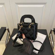 批发菱格时尚女士温柔质感手提包2025新款绣线单肩斜挎迷你小方包