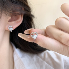 批发小巧精致微镶镂空爱心耳环女<b class='q'>气质</b>甜美高级感星星耳钉简约时尚耳饰