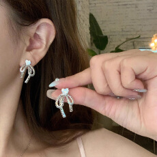 批发韩系甜美<b class='q'>气质</b>蕾丝蝴蝶结耳钉女轻奢小众高级感超闪锆石耳环耳<b class='q'>饰品</b>