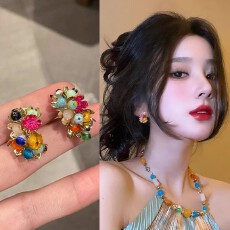 批发甜美<b class='q'>气质</b>多巴胺彩色串珠花朵耳环女轻奢小众高级感度假风耳钉耳饰
