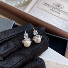 批发S925纯银针轻奢小众高级感S家珍珠耳钉女简约百搭气质镀白金耳环