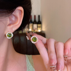 批发S925银针高级感精致微镶锆石耳钉女复古祖母绿玉髓耳环鸟巢耳