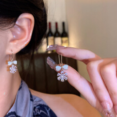 批发轻奢小众高级感精致锆石花朵耳环女甜美气质猫眼石蝴蝶结耳钉耳饰