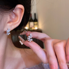 批发镀白金精致微镶锆石蝴蝶耳扣耳钉女轻奢小众高级感花朵耳环耳饰品