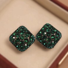 批发名媛同款精致绿色锆石几何形耳环女轻奢小众高级感耳钉网红耳饰品