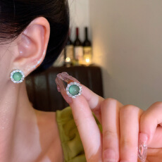 批发新中式复古祖母绿玉髓耳钉女轻奢小众精致微镶锆石大气耳环耳饰品