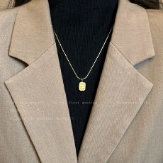 批发不掉色18K金纯钛钢小方砖项链轻奢小众高级感简约气质锁骨链颈链