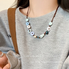 批发可爱蓝色纽扣项链女可爱百搭小众高颜值<b class='q'>饰品</b>多巴胺项饰高级感颈链