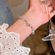 批发超仙梦幻镭射串珠水晶手链女轻奢小众高级感百搭气质手串手饰品