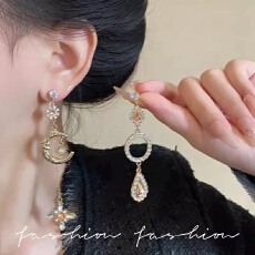 批发复古宫廷风长款流苏不对称星月耳环女轻奢小众高级感耳钉耳饰