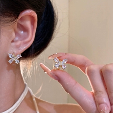 批发轻奢小众高级感精致微镶锆石蝴蝶耳钉女超仙百搭气质甜美爆闪耳环